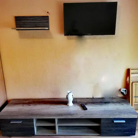 Evi Aparments 3 פומורי